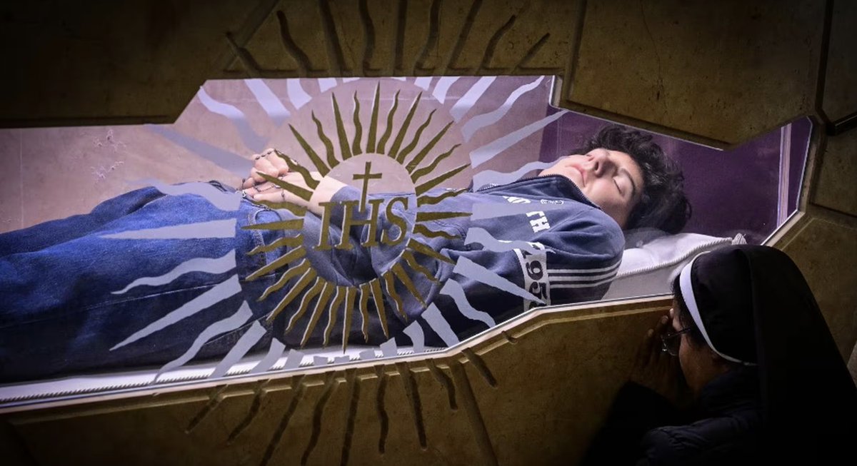 CerfiaFR's tweet image. 🇻🇦✝️ FLASH | "C'est le premier saint avec une adresse mail." Carlo Acutis, adolescent italien fan d'internet mort en 2006 à l'âge de 15 ans, surnommé le "cyber-apôtre", a été canonisé par le pape Léon XIV. Il est devenu le premier millenial déclaré "saint".