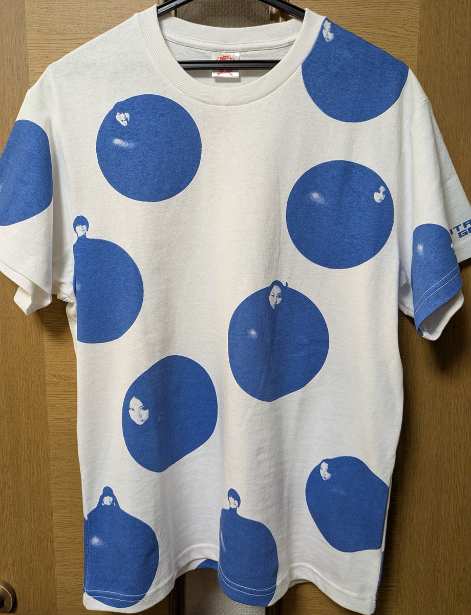 今回のグッズで買った水玉TEE
ずいぶん生地が薄くないかい？
透け具合が気になる〜💦