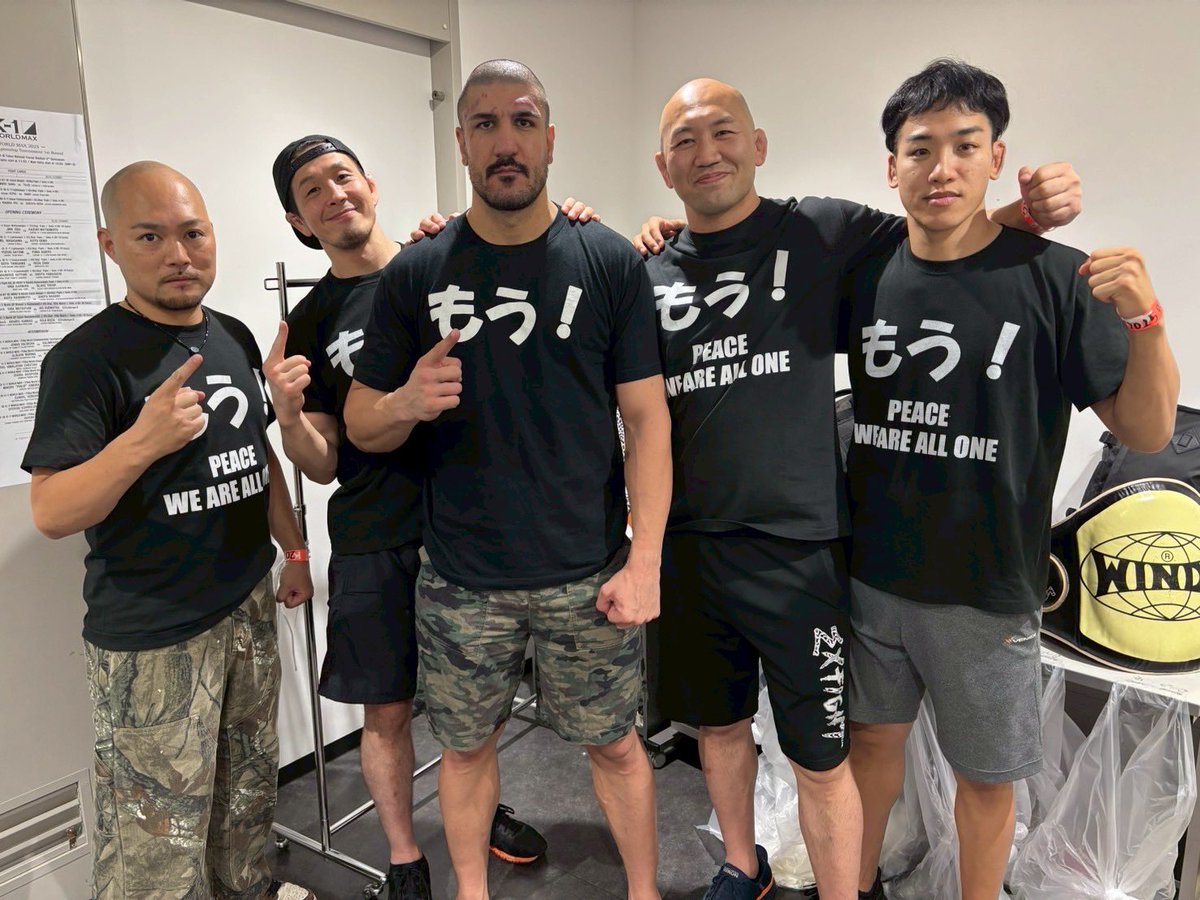 _Yushin_Okami_'s tweet image. シナカリミアン、昨日の乱闘での怪我から見事に立ち直り、最後まで戦い抜きました。
その闘志と覚悟は本物でしたが、一方で試合直後の行動には反省すべき点があり、本人にも厳しく伝えました。
「真に強き者は、自らを制す。」
多くの応援、本当にありがとうございました⚡️

#HEROs