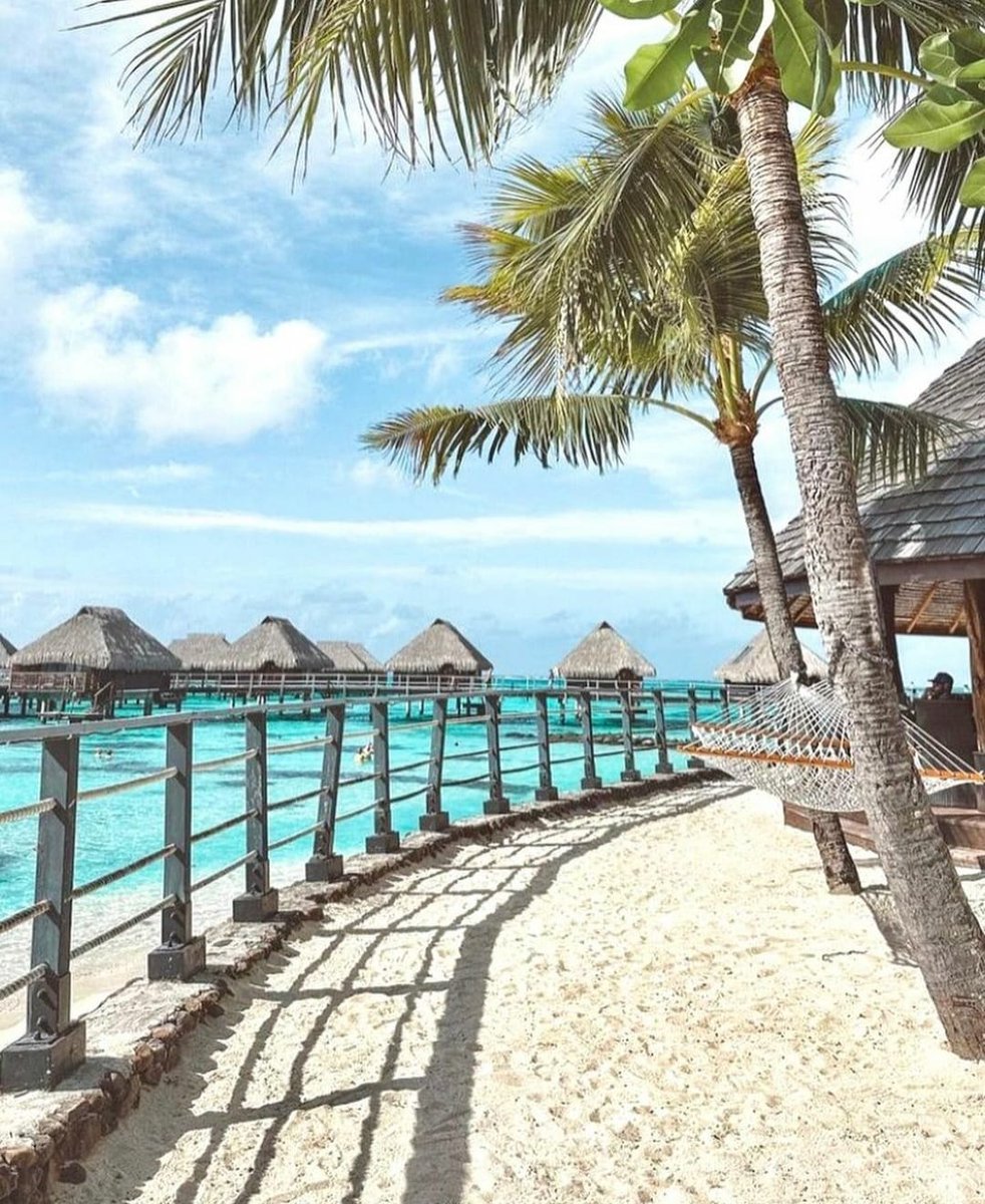 Bora Bora.. Blue skies, clear waters and a cooling breeze!