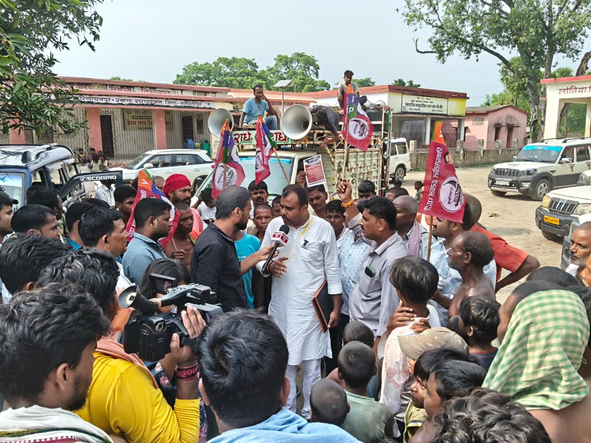Kunal4bihar's tweet photo. सरायरंजन मेडिकल कॉलेज में इमरजेंसी सेवा बहाल करने के लिए प्रदर्शन कर रहे कुणाल कुमार व उनके समर्थकों पर विजय चौधरी के गुंडों का हमला।

#SarairanjanVidhansabha #PeopleVsPower #KunalKumar #KunalForBihar #SarairanjanMedicalCollege #VijayChyKeGunde 
#SarairanjanVidhansabha https://t.co/4qwrALzLJu