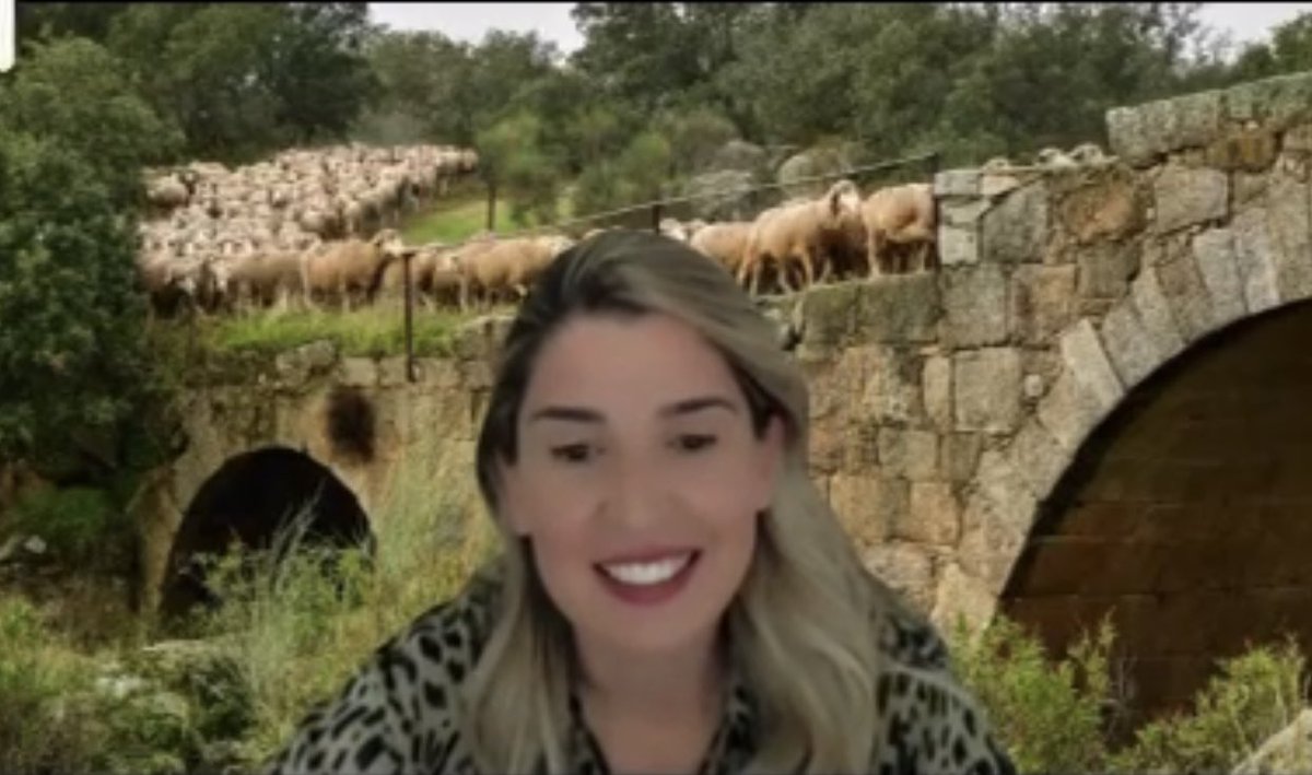 Intensa jornada ayer en #Salamaq Gracias a los miembros de <a href="/Avanza_libre/">Avanzaenlibertad</a> que vinieron de otras comunidades <a href="/idoiaribas/">Idoia Ribas</a> <a href="/MaGuardiolaN/">Mª Ángeles Guardiola</a> <a href="/Marta49980Sanz/">Marta Sanz Alejo</a>  y gracias a las invitadas <a href="/MazalyAguilar/">Mazaly Aguilar</a> y <a href="/CaminoLimia/">Camino Limia</a> que con su participación en la tertulia elevaron el nivel a lo más alto.