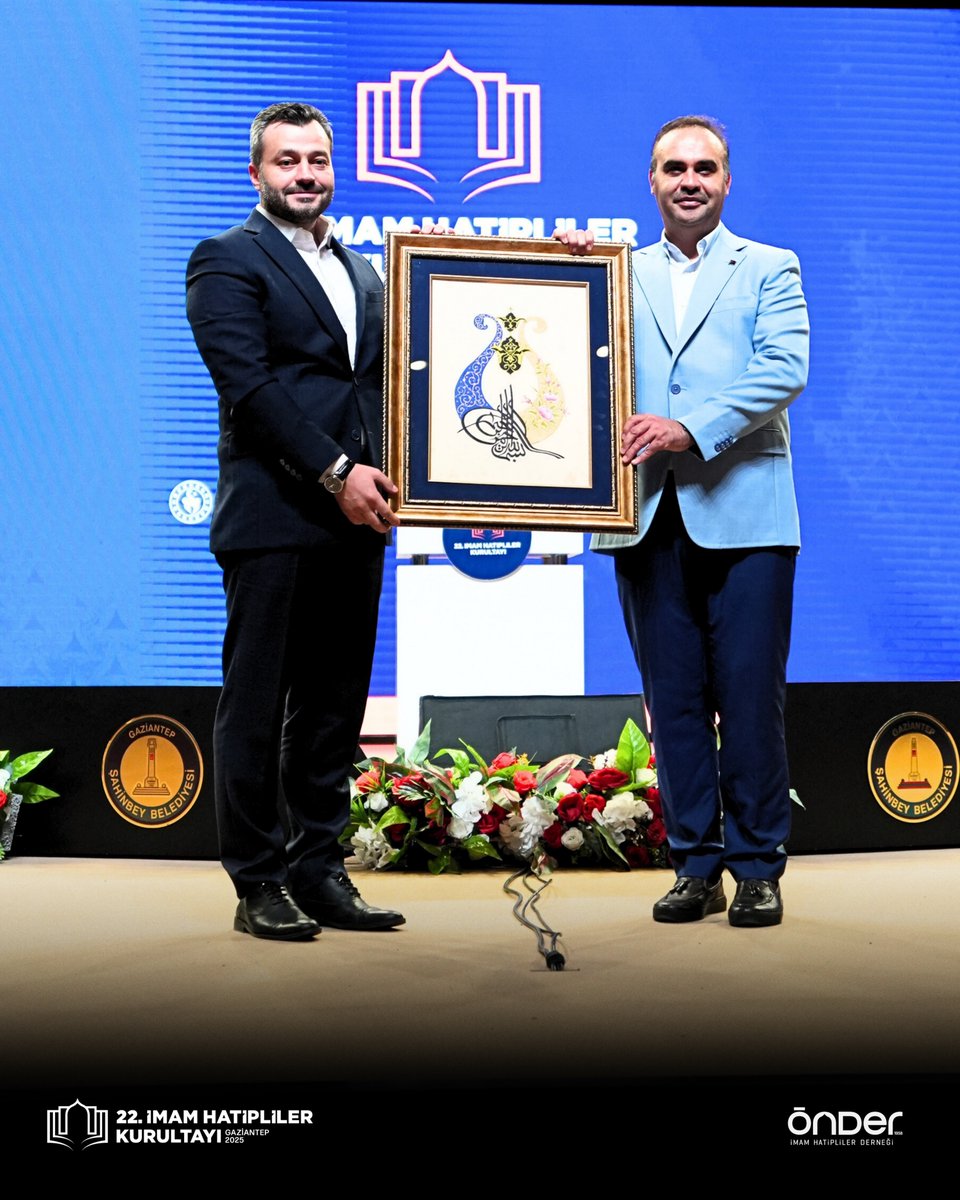 aceylantr's tweet photo. Sanayi ve Teknoloji Bakanımız Sayın Mehmet Fatih Kacır’a 22. İmam Hatipliler Kurultayımıza teşrifleri ve k��ymetli hitapları için şükranlarımızı sunuyoruz.

@mfatihkacir 

#AhlakveCesaretle
#İmamHatiplilerKurultayı https://t.co/ysi6tfyJyd