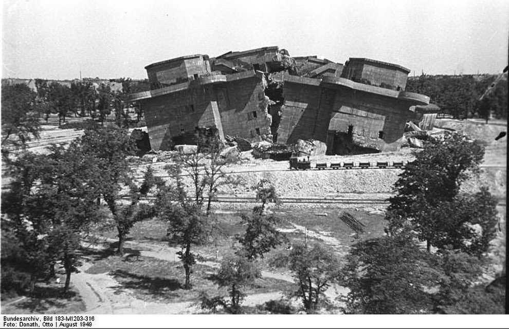 Volkspark Friedrichshain, 1949 - image via Bundesarchiv