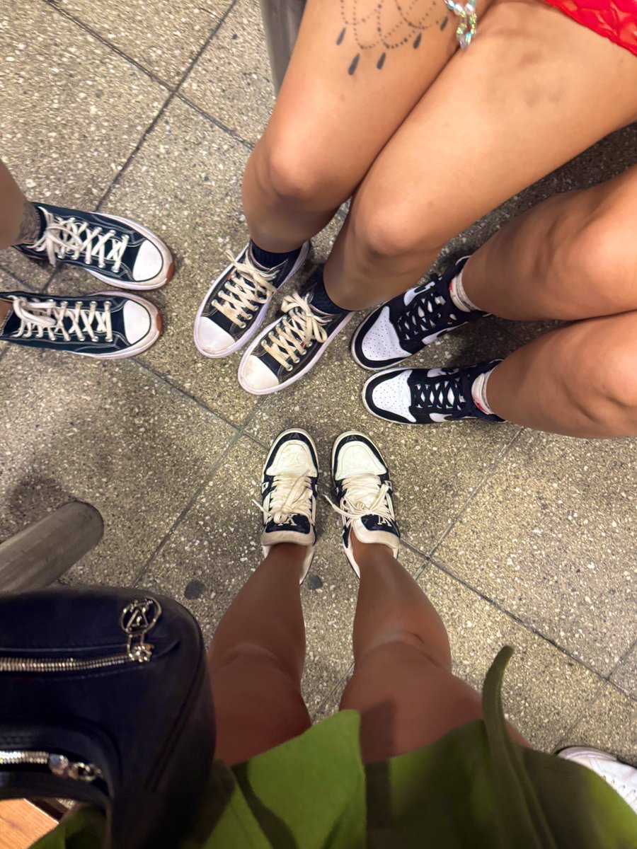 Imagine 4 hot girls walking all over you 🤭😈🔥 xo