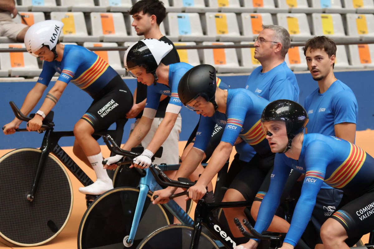 #CEPistaValencia25 | Baleares, con una gran remontada, se proclama campeona de España de Persecución por Equipos masculina 🥇

➡️ 4'11"631, un segundo mejor que sus rivales 

🥈 Com. Valenciana
🥉 Cataluña