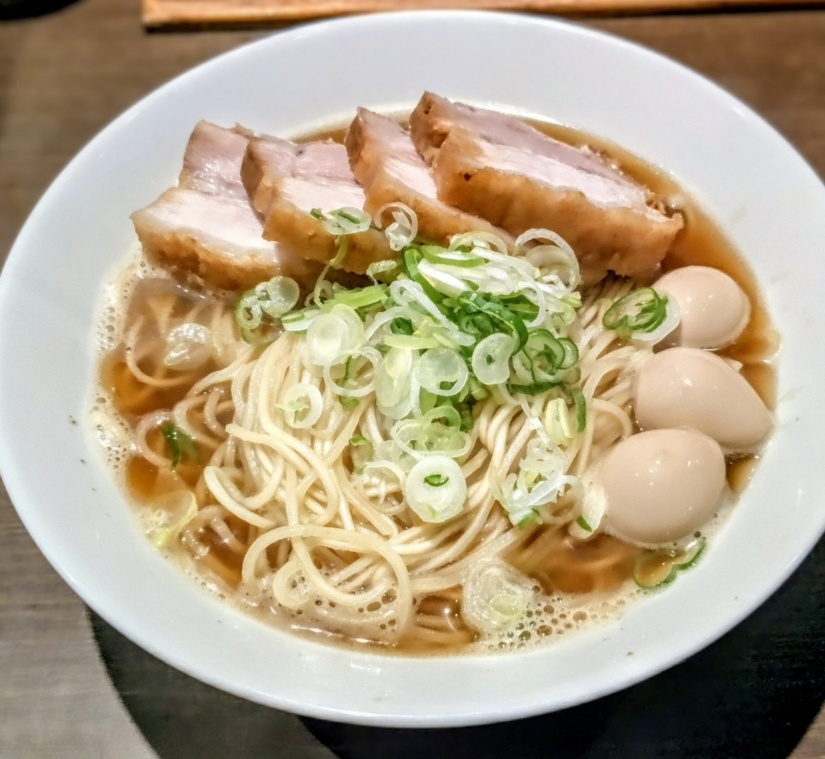 kt_kohei's tweet photo. 麺処 遊　蕨店@西川口駅

🍜肉煮干しそば
🍚肉飯
✨うずら玉子3個
 　
ずっと行きたかった初訪麺
王子神谷の中華そば屋 伊藤の息子さんのお店
　
グッとくる煮干しと細パツ麺がgood!
それにしてもチャーシューめちゃうま👍
KK腹パンFINISH❗ご馳走さまでした🙏 https://t.co/Q7JQNfPQzA