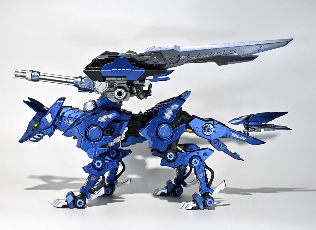 tetu_137's tweet photo. HMM シャドーフォックス　完成しました。
シュナイダーユニットを装備した青いカスタムフォックスとして仕上げました。
#ゾイド
 #ZOIDS 
#コトブキヤ https://t.co/tqR5zrrM6M