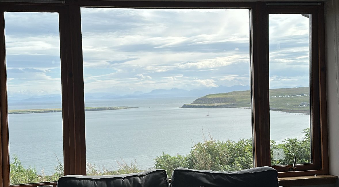 صباح الخير ، أما بعد : 

حث وصلك والله إني على وصلك شفوق 
خلني أقول يامرحبا وجعل أبرك صباح :)