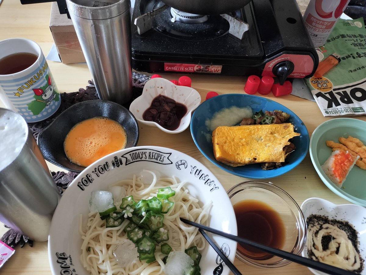 缶切を買いに近所のダイソーまで歩いてったら、さ、道端にはタバコ🚬の吸い殻やら、ペットボトルやら、パンの袋が結構な数ポイ捨てされてんのね😤まっタコ！🐙
キレイな月見ながら複雑な気分😓
ごタコ〜🐙あれ〜＼(^o^)／