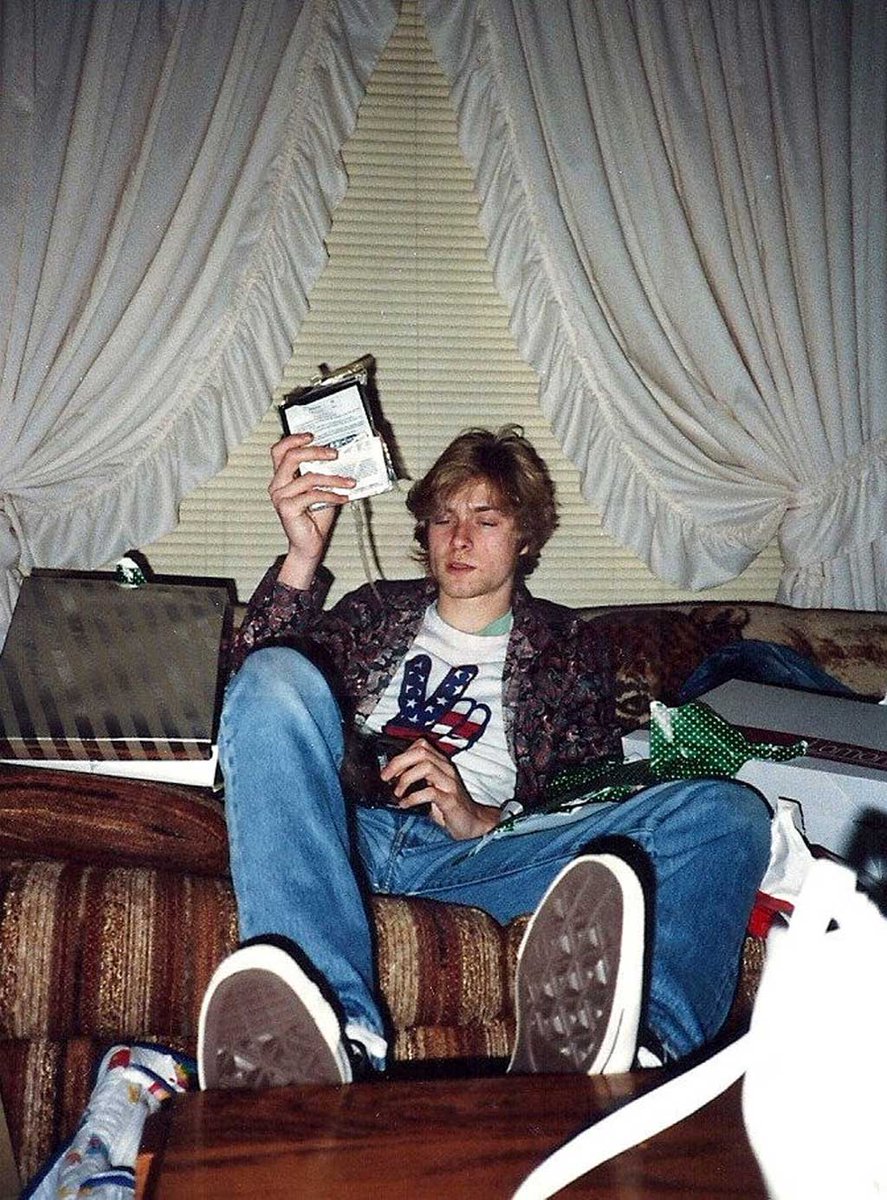 hourly kurt cobain (@hourly_cobain) on Twitter photo 