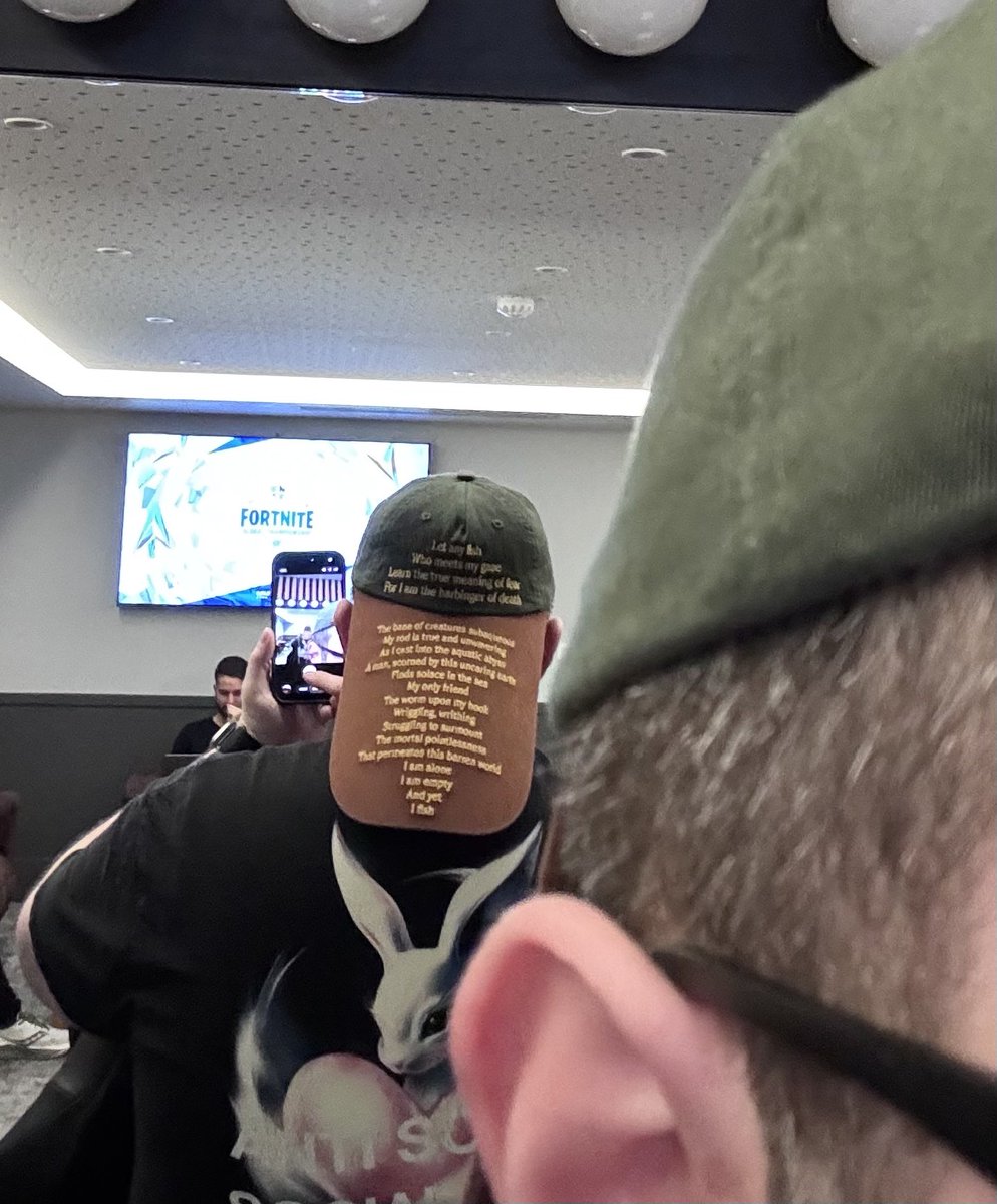 FNCS lyon day 2:
we wear the dumb hat
(thanks <a href="/coolshirtz/">Cool Shirtz 🌈</a>)

glhf everybody