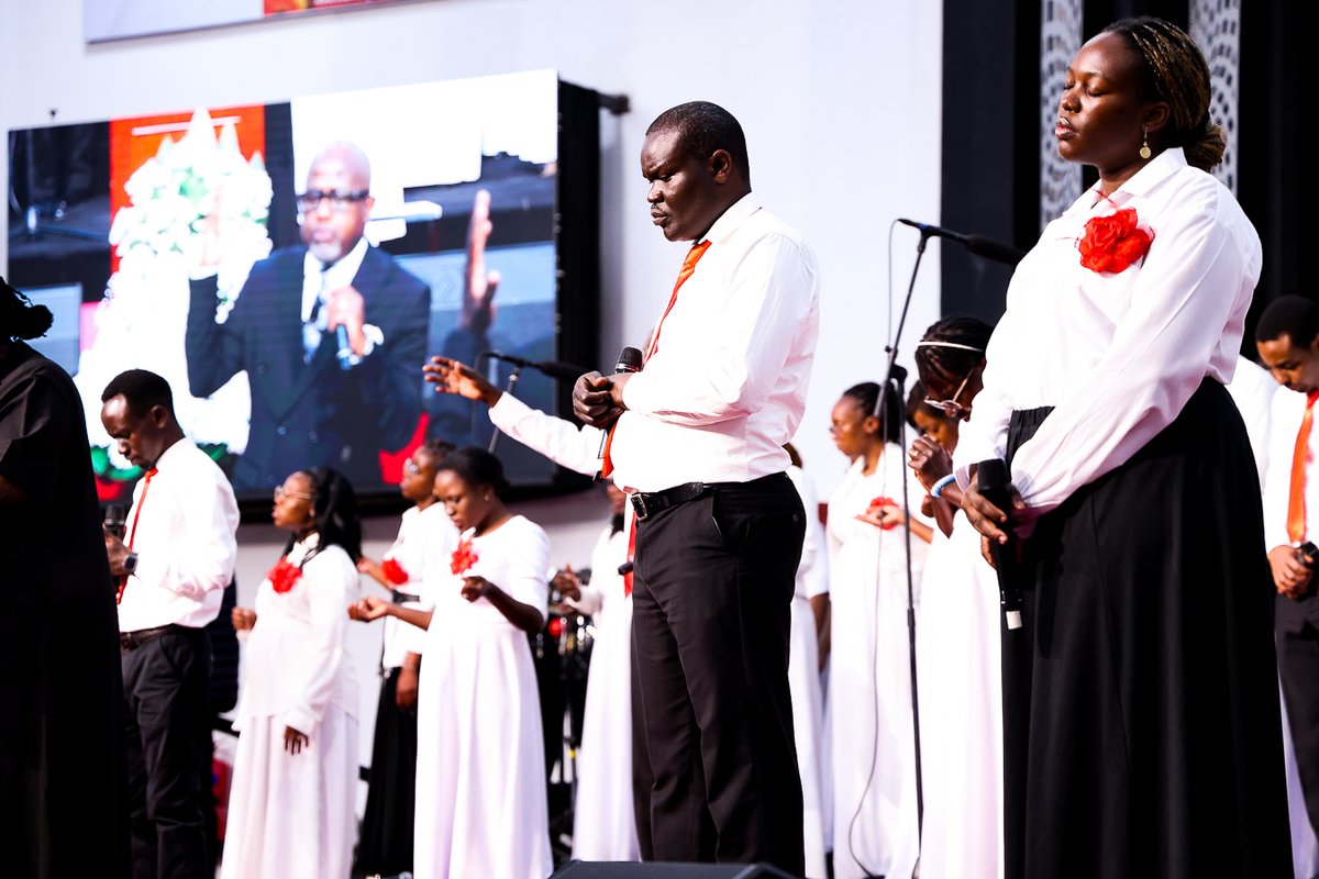 Voices lifted, hearts surrendered. Every praise to our God! ✝️❤️ #citamvalleyroad #holycommunion #instepwiththespirit