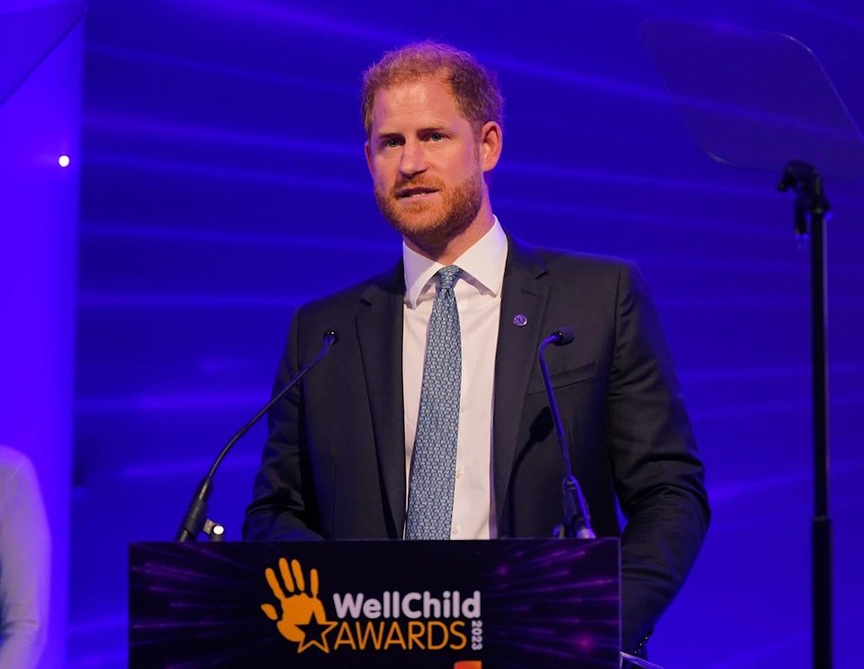 Now that Harry has extended his visit to 4 days to include business with Scotty's Little Soldiers, the Diana Awards &amp; the Invictus Games, WanK are in  danger of collapsing from exhaustion as they try to keep up.  4 straight days of busy work is more than they have done in years.