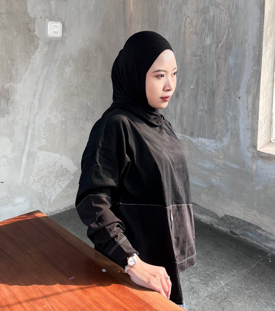 glazeshine_'s tweet image. Look cewe mamba yang chic dan effortless 🖤✨