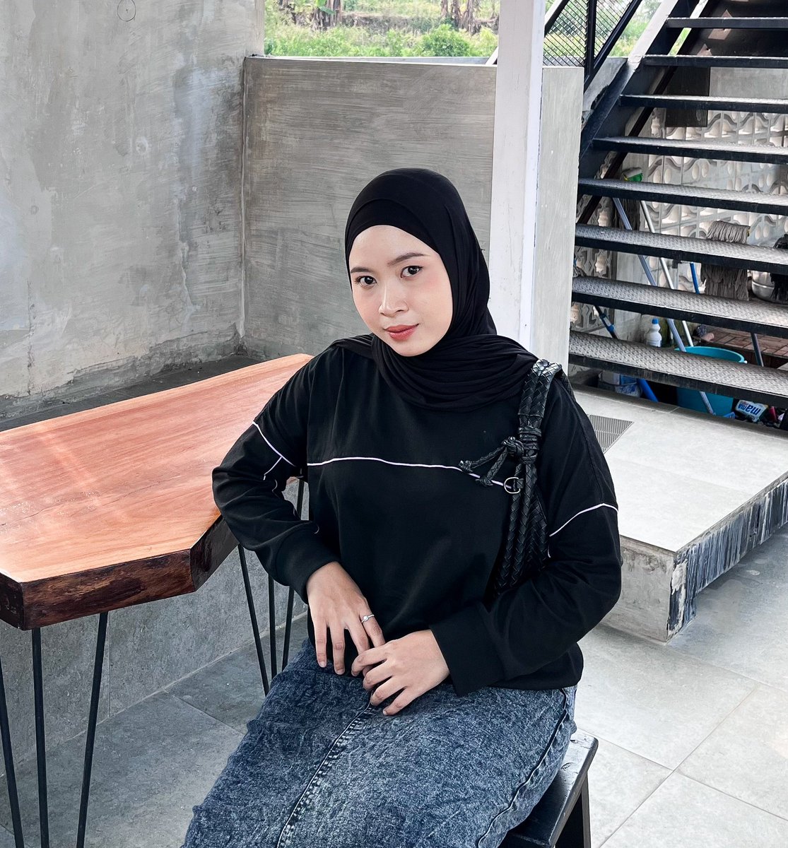 glazeshine_'s tweet image. Look cewe mamba yang chic dan effortless 🖤✨