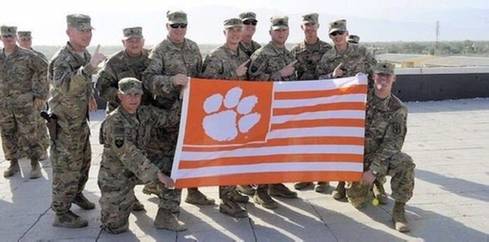 ClemsonBuzzz's tweet photo. Every SUNDAY we ask that the #Clemson Family show we still support &amp; care for All those who serve #WhatATimeToBeaClemsonTiger https://t.co/2vp4xitSCe