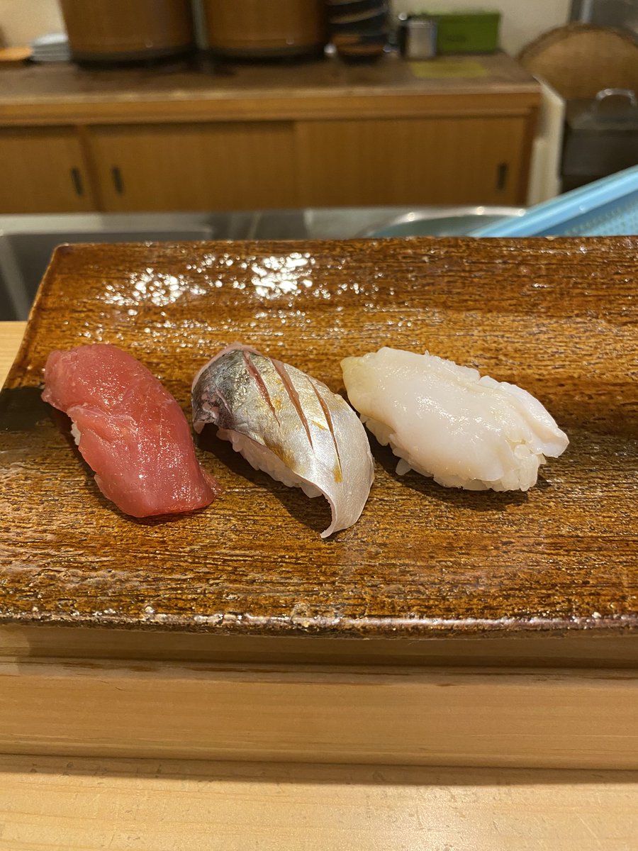 この週末はエンジン01加賀温泉でした！「柳田格之進」「文七」「壺算」‼️帰りの新幹線の待ち時間が金沢駅で出来たので構内の寿司屋で🍻。料理評論家の山本益博さんはマックに行きました！美味なるものを差別しない‼️だから信頼できるお方なのです。皆様お疲れ様でした！
#エンジン01加賀温泉