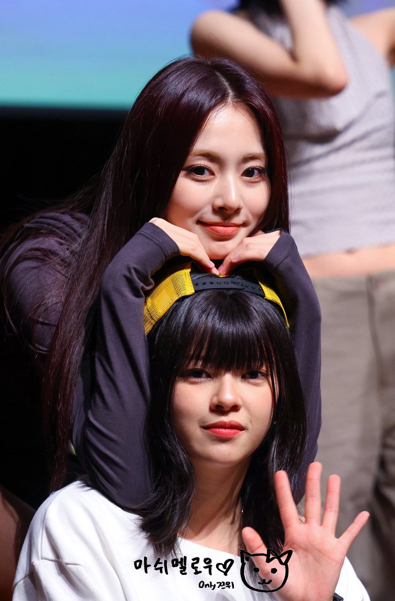 TWICE_MM1020's tweet photo. 250907 프리뷰 #정연 #쯔위

💙💙💙
#트와이스  #TWICE #TZUYU #子瑜 #ツウィ #abouTZU #RunAway
@JYPETWICE https://t.co/gXGkcJHWqw