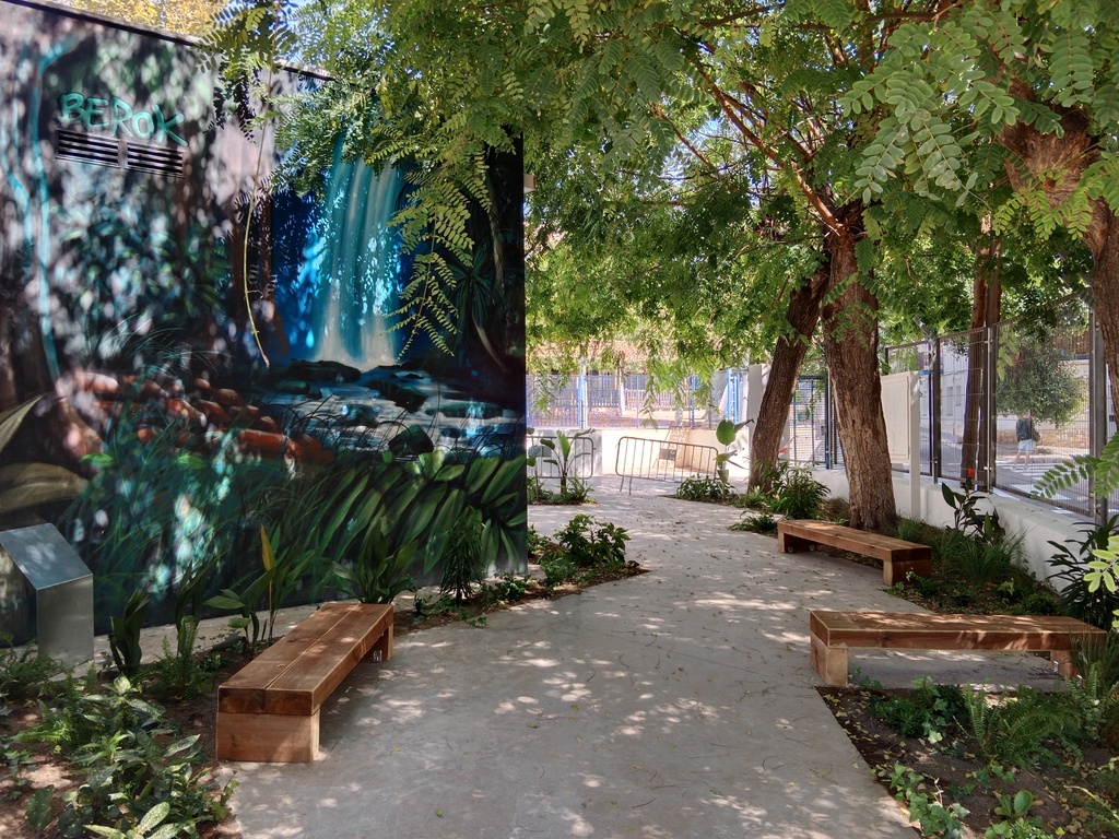 TENIM PATI NOU!
Moltes gràcies <a href="/AjSitges/">Ajuntament de Sitges</a> <a href="/cgasulla1/">Carme Gasulla Blanco</a>, Imma Robert, Mercè Muntaner i Ricard Vicente, per haver-nos fet aquesta obra tant necessària de renaturalització del nostre pati; oferint espais més verds i un entorn més amable. 
Segur que el nostres alumnes el gaudiran molt!