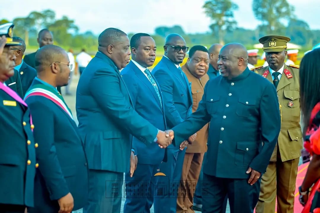 IrebeFM's tweet photo. 🌍 Quand les nations s’élèvent ensemble, la paix trouve son chemin.
  
S.E. @GeneralNeva est arrivé à #Malabo pour prendre part au Sommet de la @CEEAC_ECCAS.  
Accueilli avec honneur par S.E. Manuel Osa Nsue Nsua, le #Burundi réaffirme son engagement pour une Afrique centrale unie et tournée vers l’avenir.  
@rutwesdras @NtareHouse @ABPInfos @RTNBurundi @akezanet @VOAAfrique @bbcgahuza
