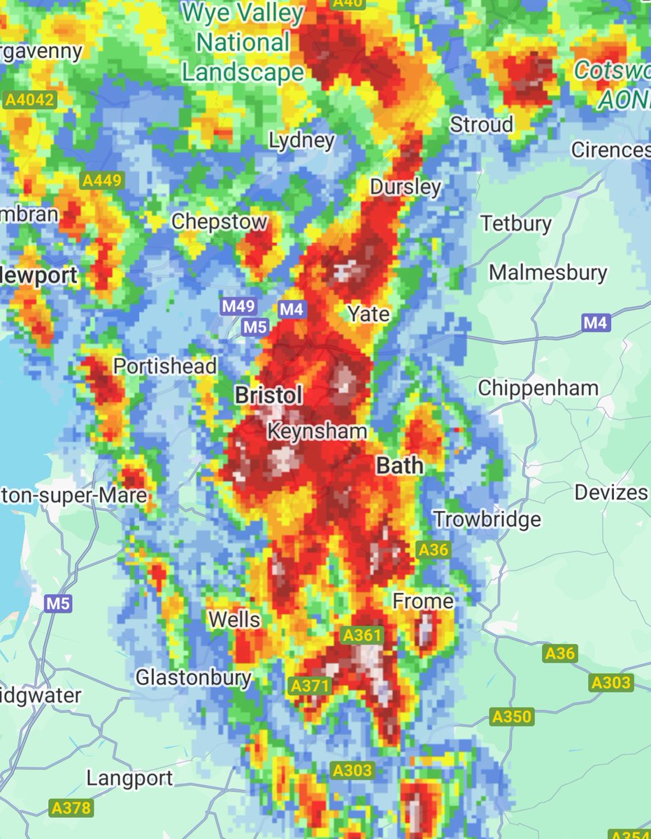 Heavy/thundery rain only a few miles away..