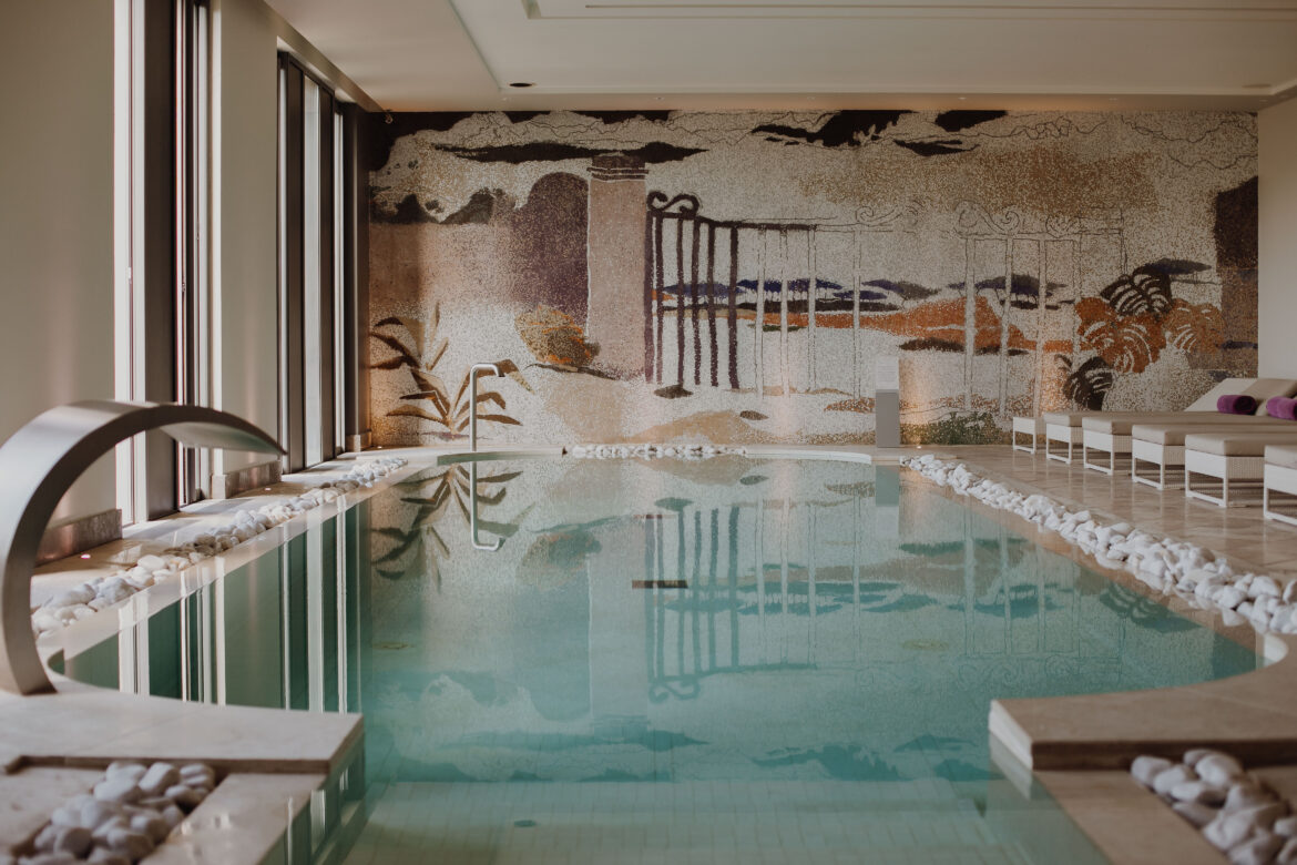 Check out this article: Verchant Renaissance : Le Spa haut de gamme Qui réinvente le Bien-Être à la rentrée - luxsure.fr/2025/09/06/spa…