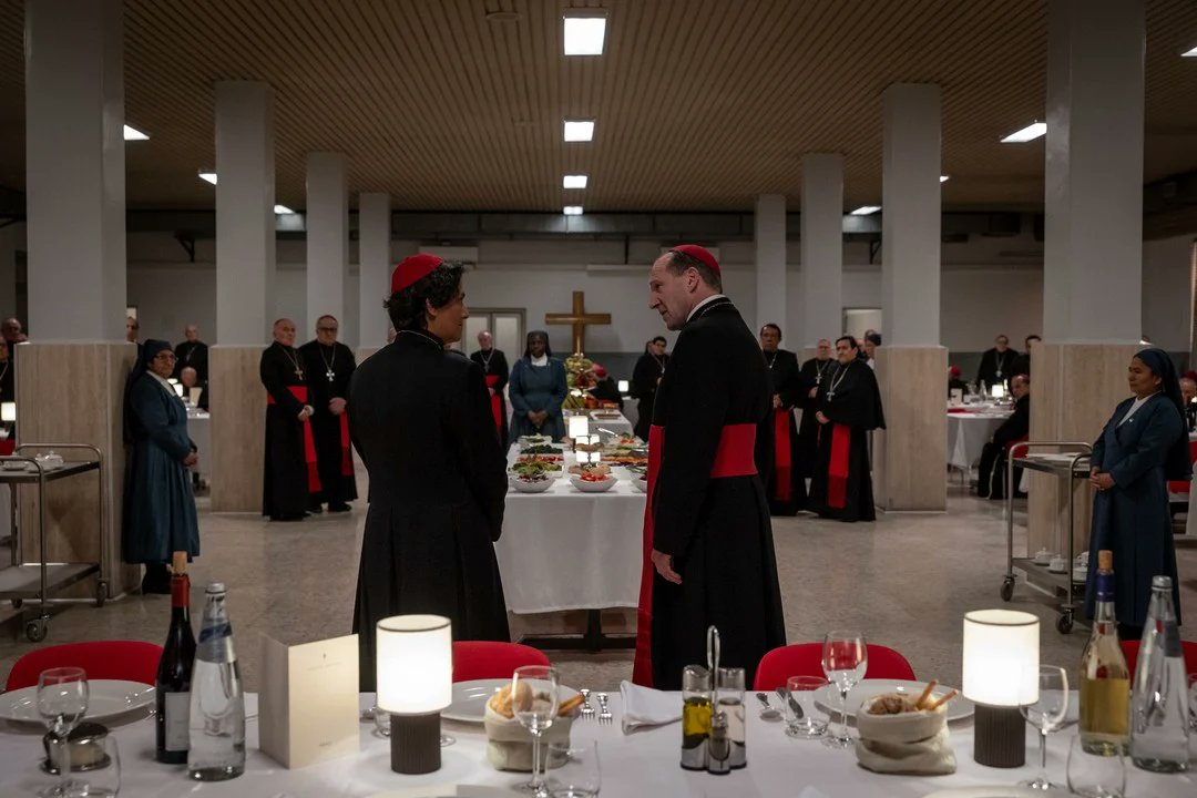 로렌스 역시 잠시 고립되어본 적이 있는데 그 막막함을 아는 사람이 베니테스의 고백을 들었을 때 알아서 잘 하시겠지 하고 떠날 리 없음.
인노첸시오의 파수견이 되고도 남는다니까