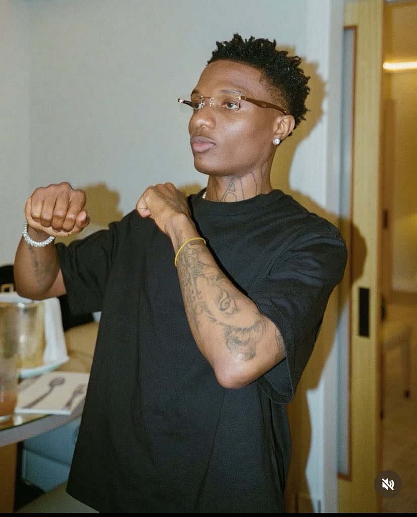 temphfour's tweet photo. Wiz looks sometimes Dey confuse me.. wether na “Handsome abi na Beautiful” go be the right pro-noun https://t.co/T7IxN8QIcg