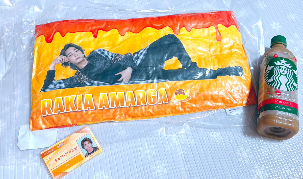 完売品　庄司浩平　クッション　ラキア ラキアの社員証とミニクッション届いた ペットボトルくらいのサイズだ