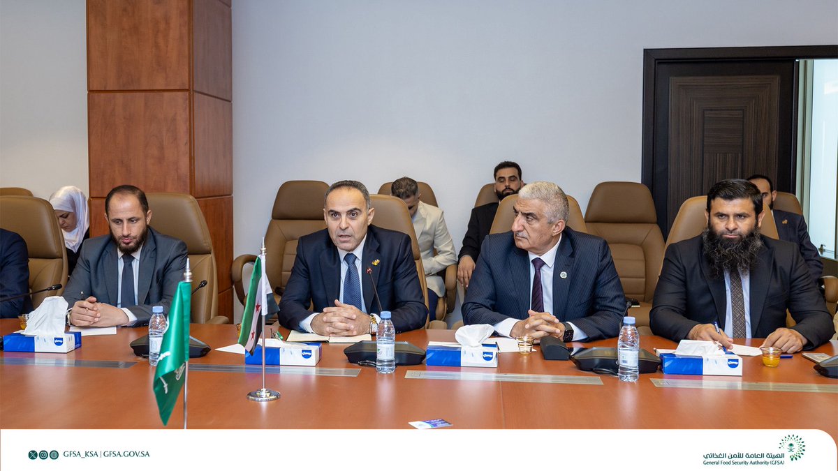 GFSA_KSA's tweet photo. معالي الرئيس يستقبل معالي وزير الزراعة بالجمهورية العربية السورية، وجرى خلال اللقاء مناقشة المواضيع ذات الاهتمام المشترك في مجالات الأمن الغذائي.

https://t.co/lMYzGYVvDp https://t.co/qjvdeQ3eJ8