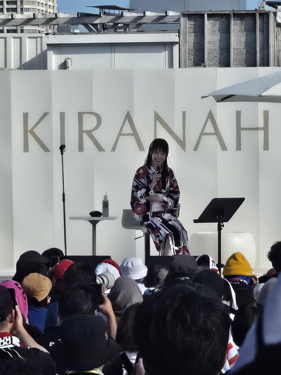 v4zrv's tweet image. はじめてのファンクラブイベント！同じ部屋の人たちめちゃくちゃ優しかった、ありがとうございました！m(_ _)m
ツーショットめちゃくちゃ早くて、なんにも話せなかったけどZoomの面談の時に話す！
アイナさんのライブ見て改めて歌手になりたいっておもった！これから頑張ります！#アイナ荘イベント