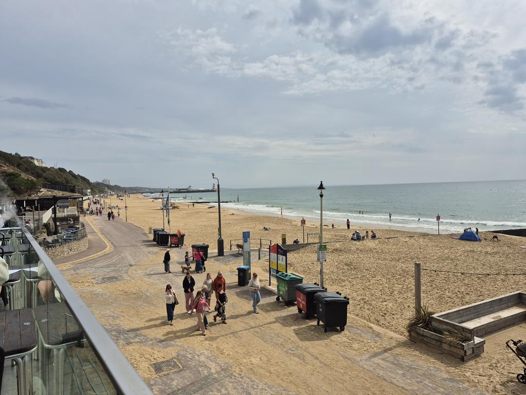 Thunder and lightening in Bournemouth this morning but the sun is out now (nearly), so time for lunch on the beach.