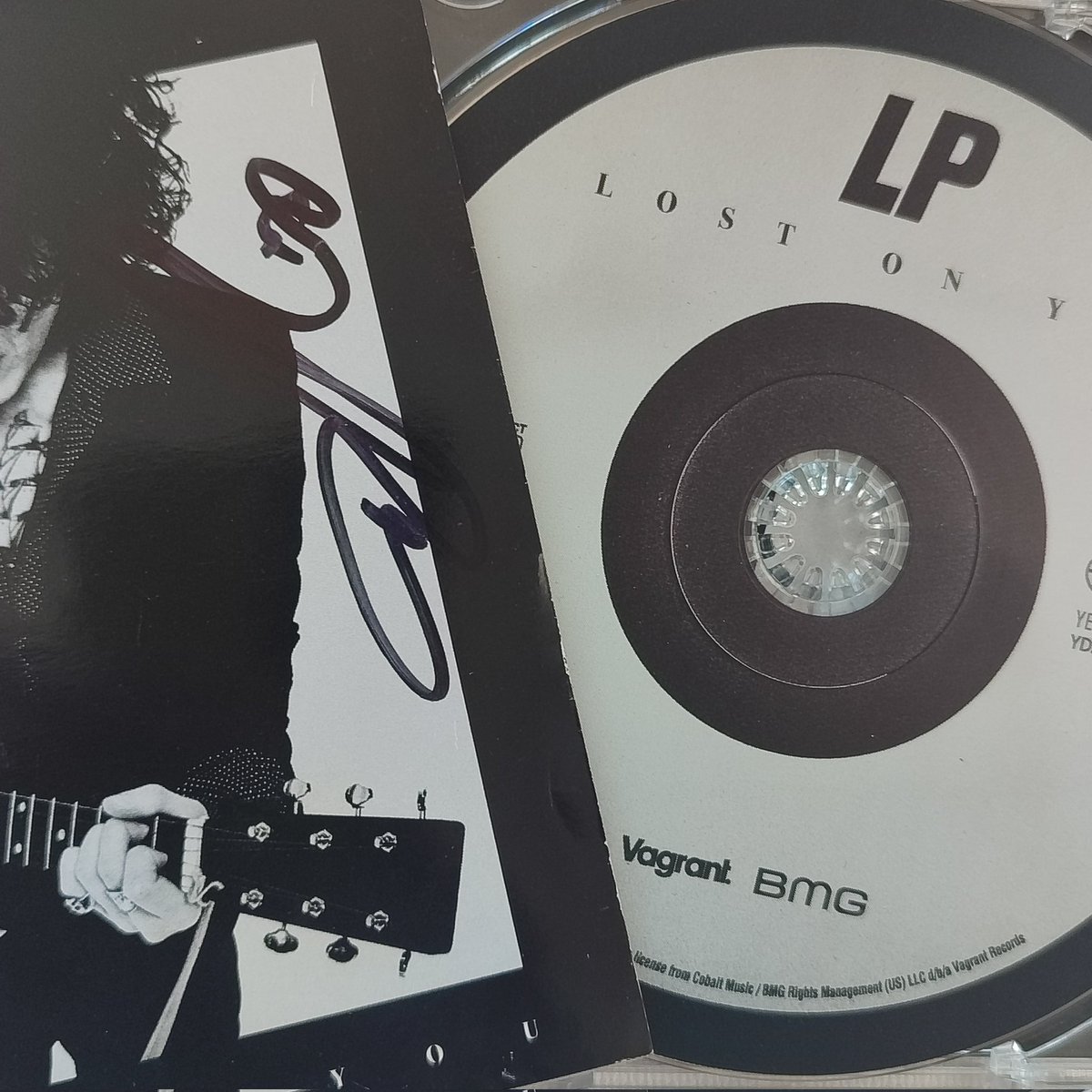 Satış 📍🎉

LP imzalı   albüm cd   1500₺