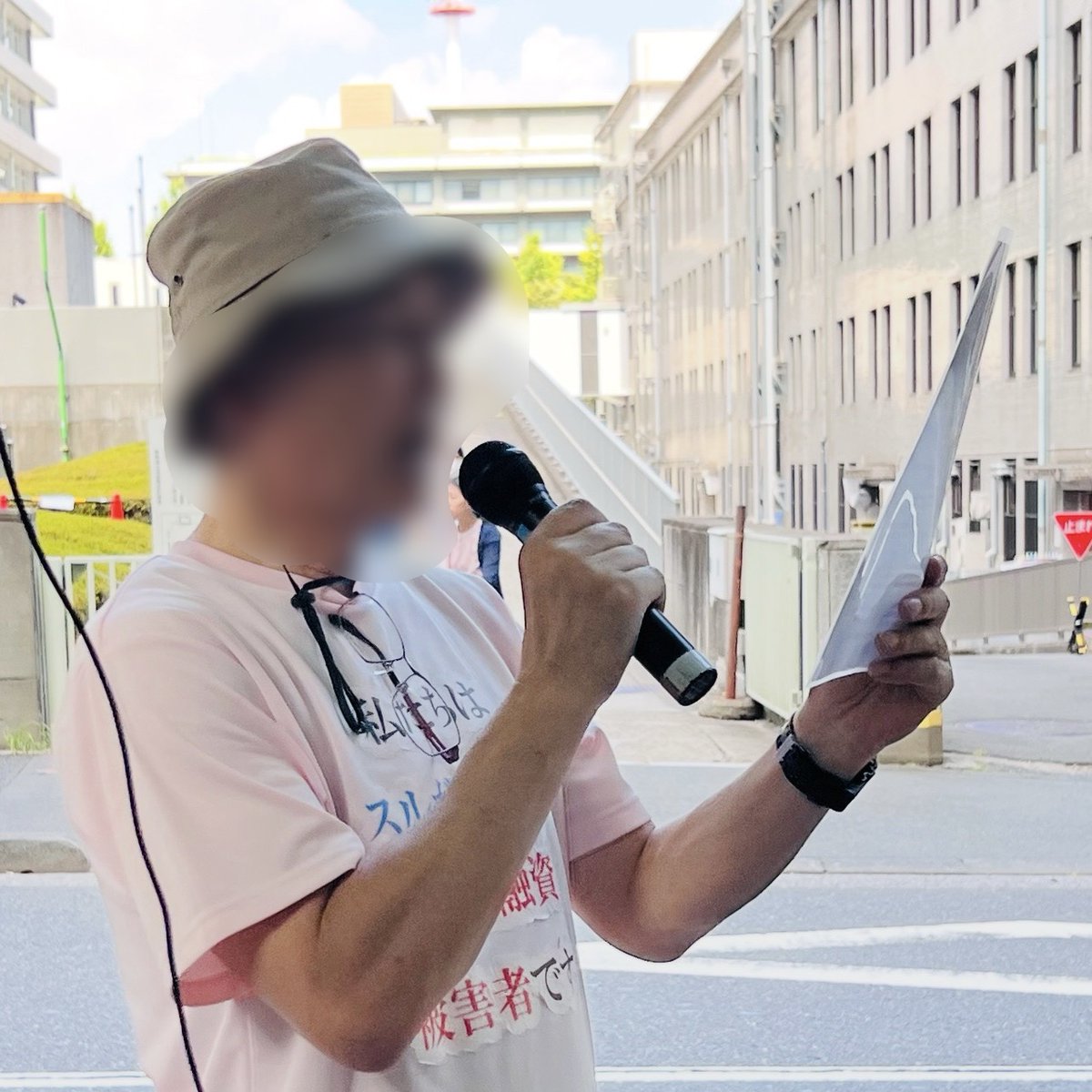 SiSuruga's tweet photo. 【第115週】スルガ銀行不正融資

今週、私たちは金融庁前で不正融資問題の早期解決を求める抗議デモを行いました。

金融庁はスルガ銀行に対して報告徴求命令を出しながらも、その後の監督責任を十分に果たしていません。
救済を進めるどころか、被害者に支払督促を送り続けるスルガ銀行を放置しています。

金融庁は監督責任を果たし、一日も早い被害者救済を実現してください。