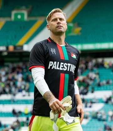 atkowska's tweet photo. Kiedyś to byli piłkarze, dzisiaj już nie ma piłkarzów. #boruc #piątek https://t.co/aaB0gxtcHv