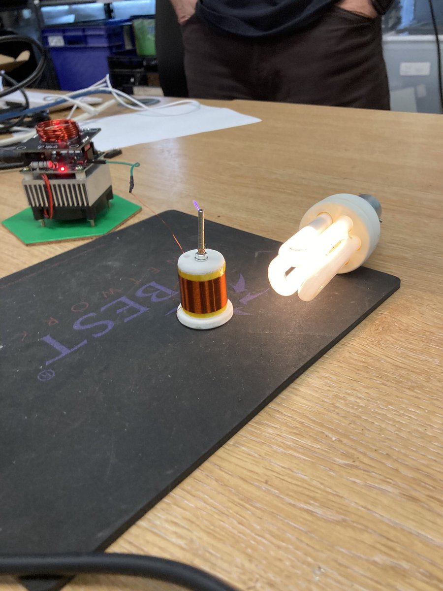 windy54's tweet image. #raspberrypijam @Raspberry_Pi we had a PI Jam at Leicester Hackspace yesterday, 15 members turned up, unfortunately none of the Eventbrite ticket holders turned up. Not everything was PI related, and one day I will take a decent photo🙂