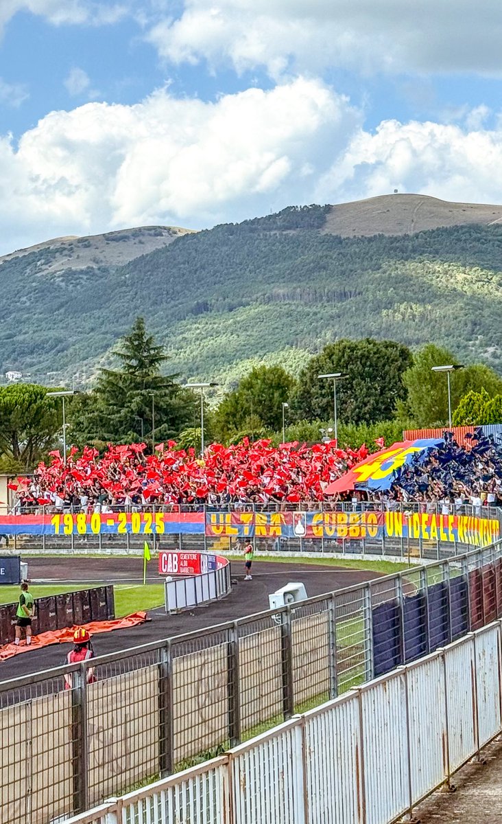 Peeteet's tweet photo. Gisteren zat ik bij de wedstrijd A.S. Gubbio - Perugia. Ondanks de wat saaie 1-1 was het heerlijk toeven op de sfeervolle tribune. ๐ฎ๐น #gubper #umbria https://t.co/tj7WX5Ptj2