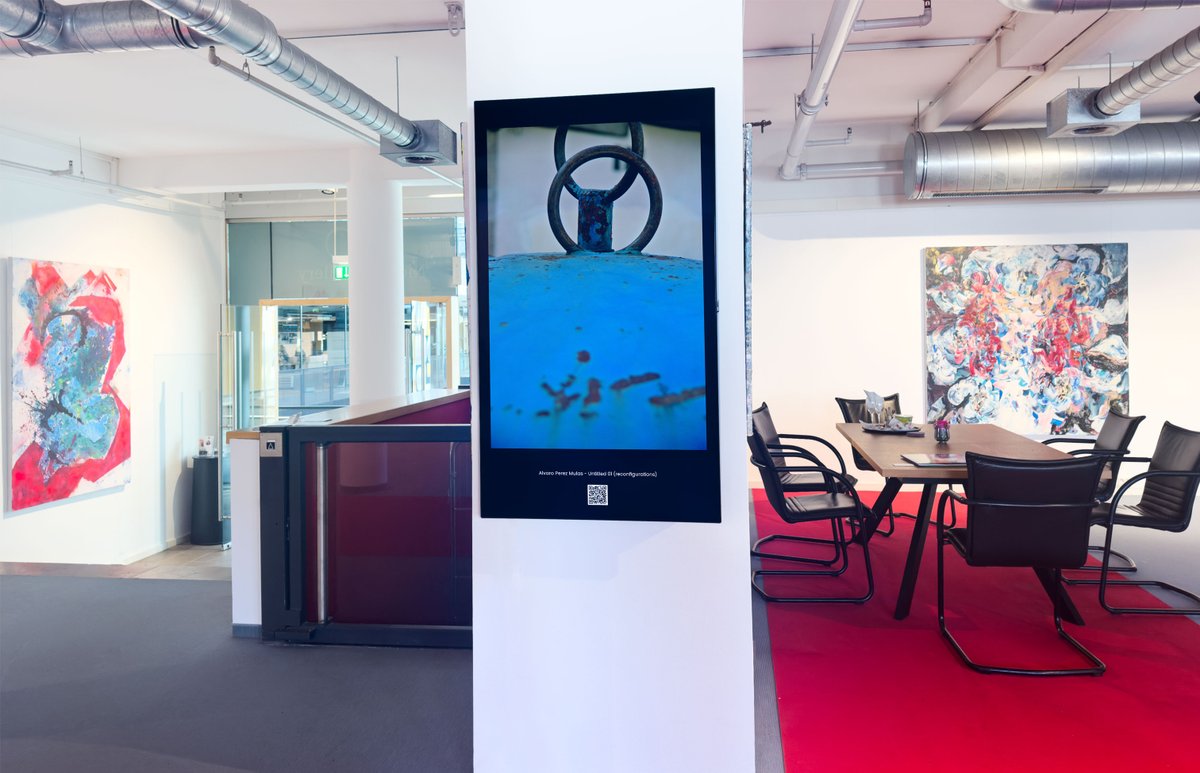 Alvaro_P_M's tweet photo. Sigo adelante con paso firme, un paso que me lleva a presentar mi trabajo por primera vez en Berlin.

#NicoletaGallery, en colaboración con #Artboxy, acoge este mes una exposición colectiva en la que muestro fotografías de mi serie [reConfiguraciones.

#exposicion #artexhibition https://t.co/LeQFtnwy3m