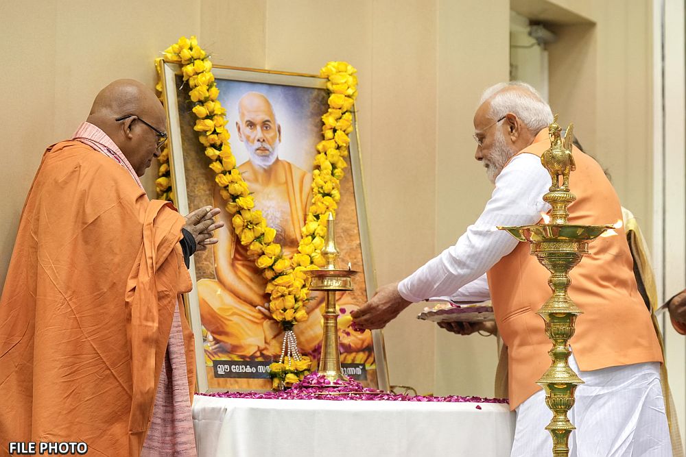 narendramodi's tweet image. ശ്രീനാരായണഗുരുവിന്റെ ജന്മവാർഷികത്തിൽ, നമ്മുടെ സാമൂഹ്യ - ആത്മീയ മേഖലകളിലെ അദ്ദേഹത്തിൻ്റെ കാഴ്ചപ്പാടുകളെയും അദ്ദേഹം ചെലുത്തിയ സ്വാധീനത്തെയും നാം അനുസ്മരിക്കുന്നു. സമത്വം, കാരുണ്യം, സാർവത്രിക സാഹോദര്യം എന്നിവയെക്കുറിച്ചുള്ള അദ്ദേഹത്തിന്റെ ഉപദേശങ്ങൾ എല്ലായിടത്തും പ്രതിധ്വനിക്കുകയാണ്.…