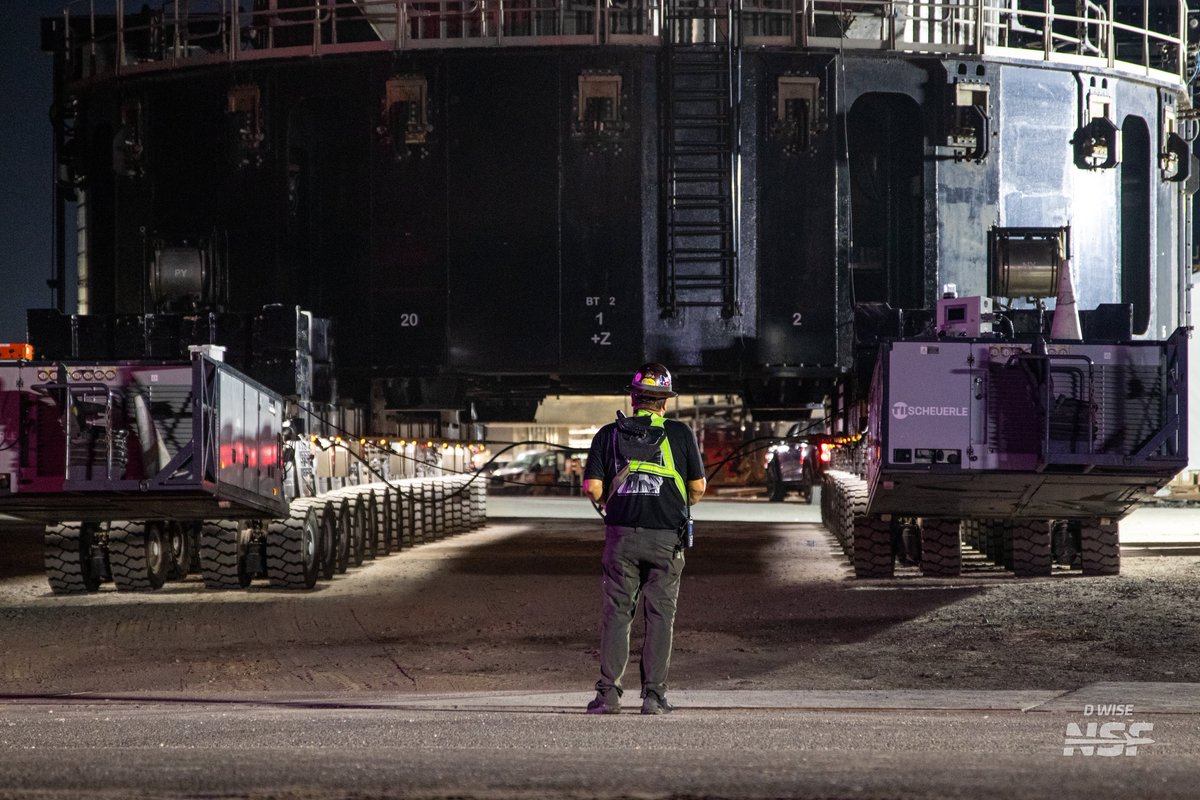 It’s always hard to fully grasp the scale of Starship until you see people nearby for reference. Looking forward to seeing Booster 15-2 static fire later today!
📸 <a href="/NASASpaceflight/">NSF - NASASpaceflight.com</a>