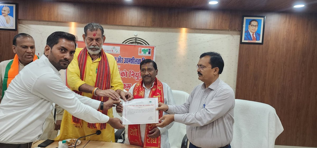 Ramratan Kushwaha (मोदी का परिवार) (@ramrkushwaha) on Twitter photo आज कलेक्ट्रेट सभागार ललितपुर में व्यावसायिक शिक्षा, कौशल विकास और उद्यमशीलता विभाग उत्तर प्रदेश सरकार में नवनियुक्त अनुदेशकों को नियुक्ति पत्र वितरण कार्यक्रम में सम्मिलित हुआ।
<a href="/UpKiRaftaarGovt/">UP ki Double Engine Raftaar</a> <a href="/UPGovt/">Government of UP</a> <a href="/SamarthUP2047/">Samarth UP 2047</a> आज कलेक्ट्रेट सभागार ललितपुर में व्यावसायिक शिक्षा, कौशल विकास और उद्यमशीलता विभाग उत्तर प्रदेश सरकार में नवनियुक्त अनुदेशकों को नियुक्ति पत्र वितरण कार्यक्रम में सम्मिलित हुआ।
<a href="/UpKiRaftaarGovt/">UP ki Double Engine Raftaar</a> <a href="/UPGovt/">Government of UP</a> <a href="/SamarthUP2047/">Samarth UP 2047</a>