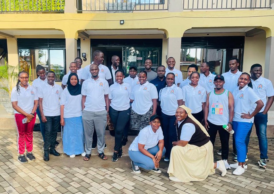 flonamirimu's tweet photo. Yesterday, @Ugphysiotherapy celebrated World Physiotherapy Day 2025 in Gulu City under the theme “Healthy Aging &amp; Frailty” 

Highlights included:
A mass awareness walk
Aérobic sessions
Health education talks in line with the theme
Free physiotherapy consultations

#WorldPTDay2025 https://t.co/yVTK7PxLJ8