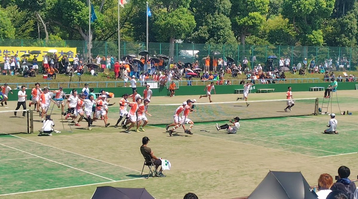 【千葉インカレ🚹観戦記①】
＠法政大学
とどのつまり4年生ニキたちに尽きるってことよ。
見た？決勝のあの広岡くんのキレッキレのパフォーマンスを。
見た？決勝まで1試合も出ず、このまま終えると思いきや突如決勝に出場して、激熱ファイナルデュース2試合を制して優勝に導いた闘将森川くんを。