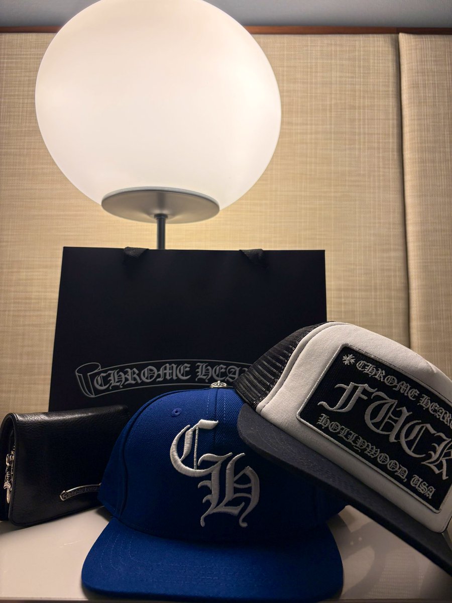 ranchankeichan's tweet photo. 特別なご縁いただき
異国の地で人生の目標がまたひとつ叶いました。
歌の喜びを与えてくださった憧れの方々と夢のようなひとときを過ごしました。
言葉にするとちゃちになるので
この辺で...🙇♂️
ありがとうございました。
これからもよろしくお願いします🌈
#CHEMISTRY
#chromehearts
#88tees https://t.co/NQ6fHgrr9j