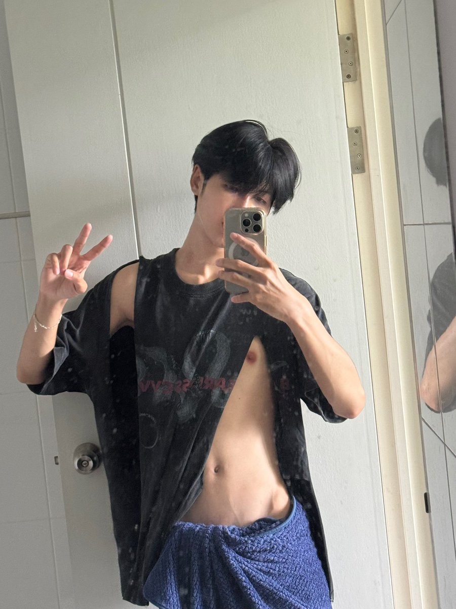 TTkornwin's tweet photo. เสื้อขาดหมดแล้วว่า🥺 https://t.co/TOYR5DKwwk