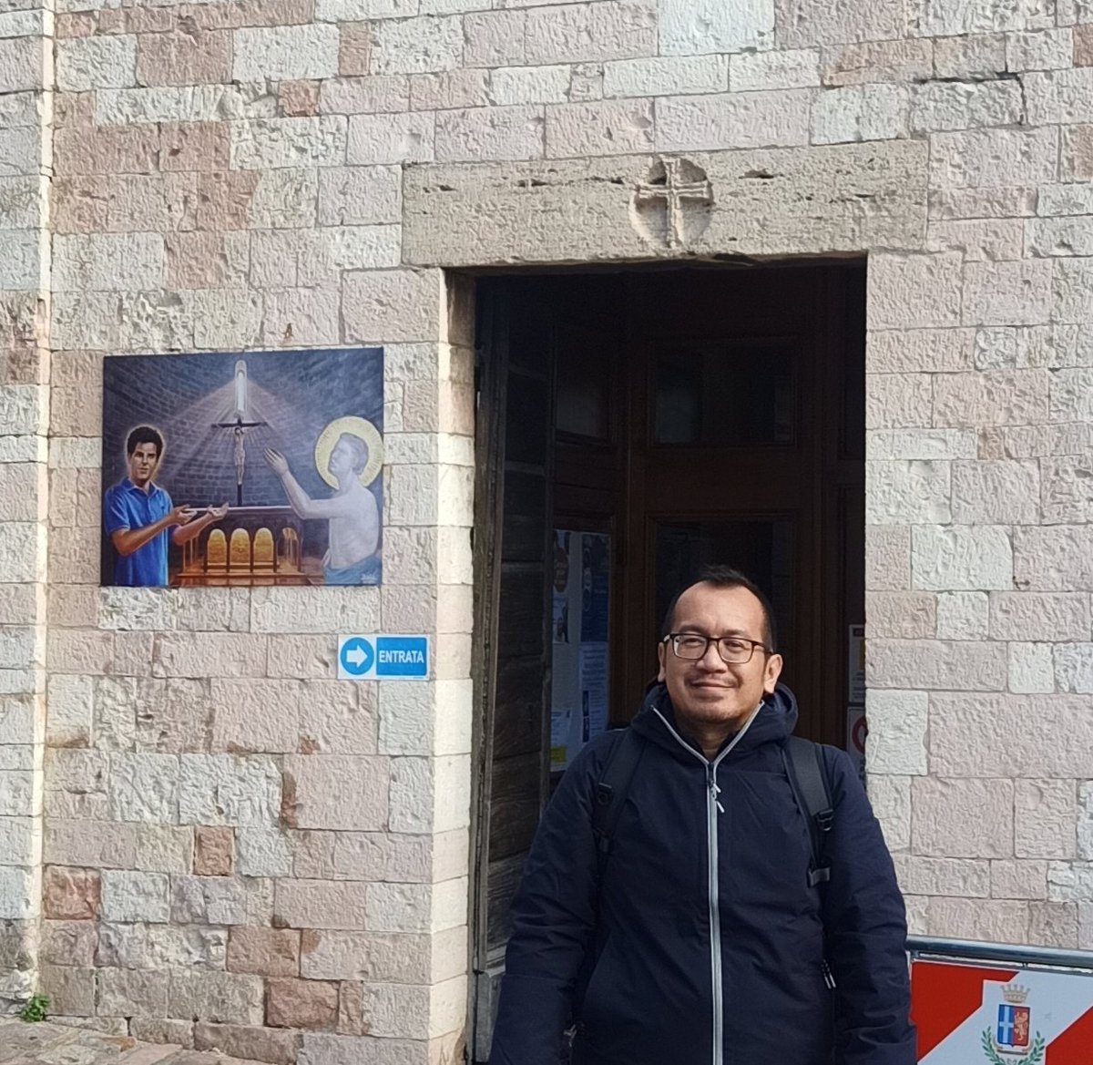 t_p_na70's tweet photo. What a wonderful opportunity last winter to visit the burial church of St. Carlo Acutis, the first millennial saint canonized today and well-known as the patron saint of the Internet due to his pioneering use of technology to spread the Gospel. St. Carlo Acutis, pray for us 🙏. https://t.co/rM5npsSycV