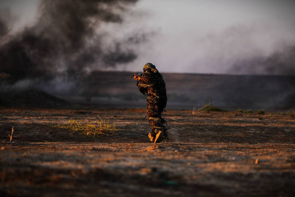 YPGyê wêneyên perwerdeyê yên Hêzên Komandos belav kirin; Her endameke/î wê wekî ku di nav şer de bin, baldar in.
