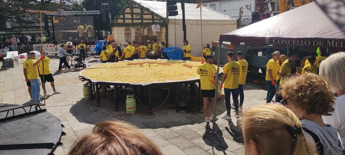 Aquí coa tortilla máis grande do mundo.