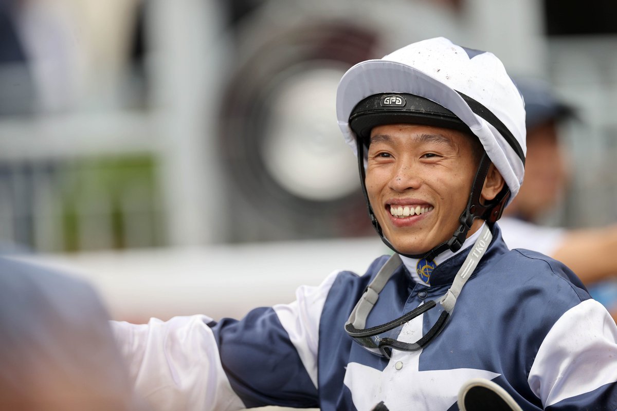 One smile we missed! Great to have you back doing what you do best, <a href="/Vincenthocy/">Vincent Ho</a>... 💙

#SeasonOpener | #HKracing